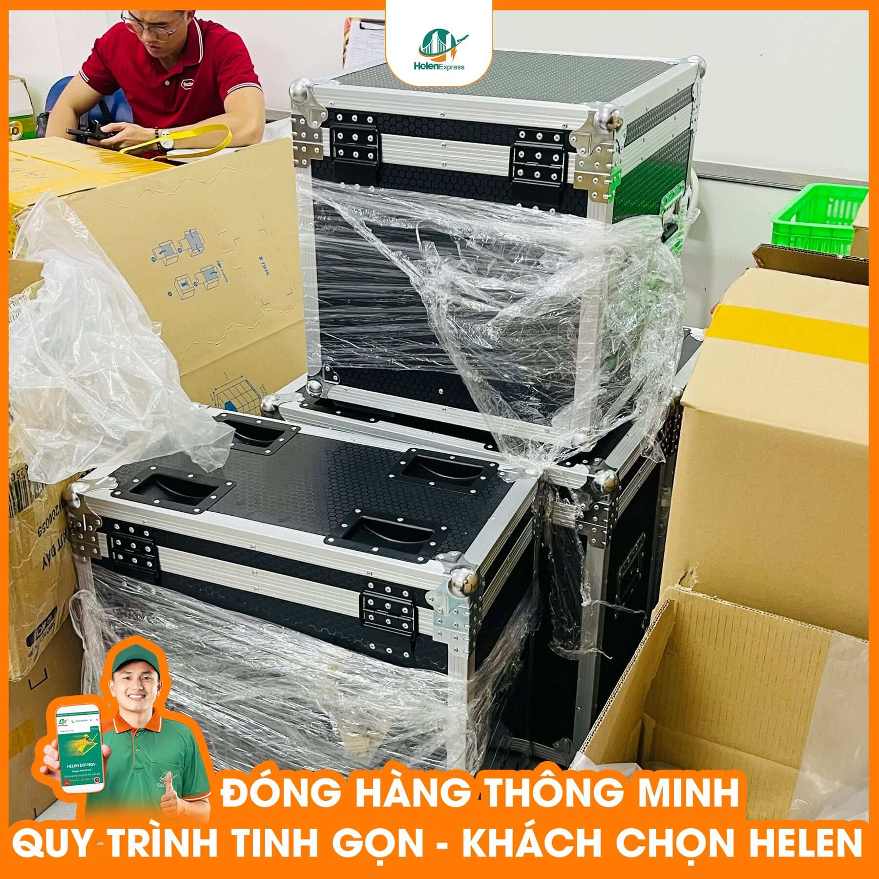 Kiểm tra h&agrave;ng h&oacute;a gửi đi Mỹ tại Helen Express